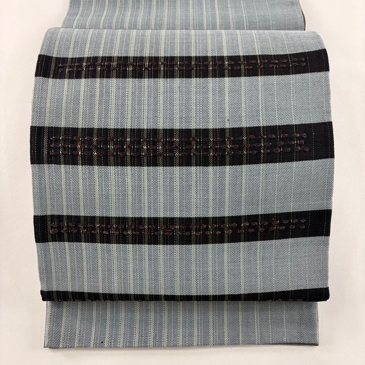 袋帯 秀品 縞 幾何学模様 箔 刺繍 青灰色 お太鼓柄 正絹