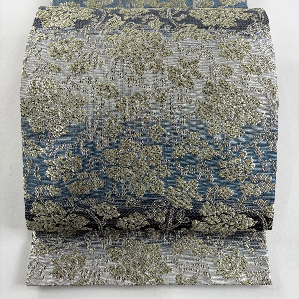 本袋帯　グレー地　金糸　唐花 袋帯 秀品 牡丹唐草 金糸 灰色 全通 正絹 【中古】 - メルカリ