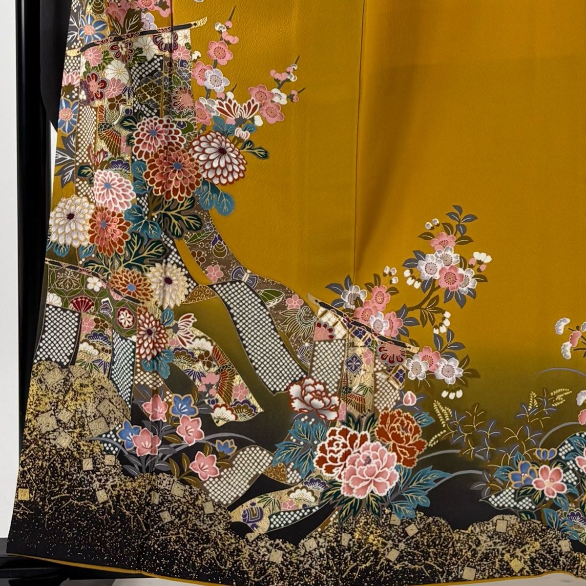振袖 身丈160.5 cm 裄丈65.5 M 袷 菊 几帳 刺繍 金彩 山吹色 正絹