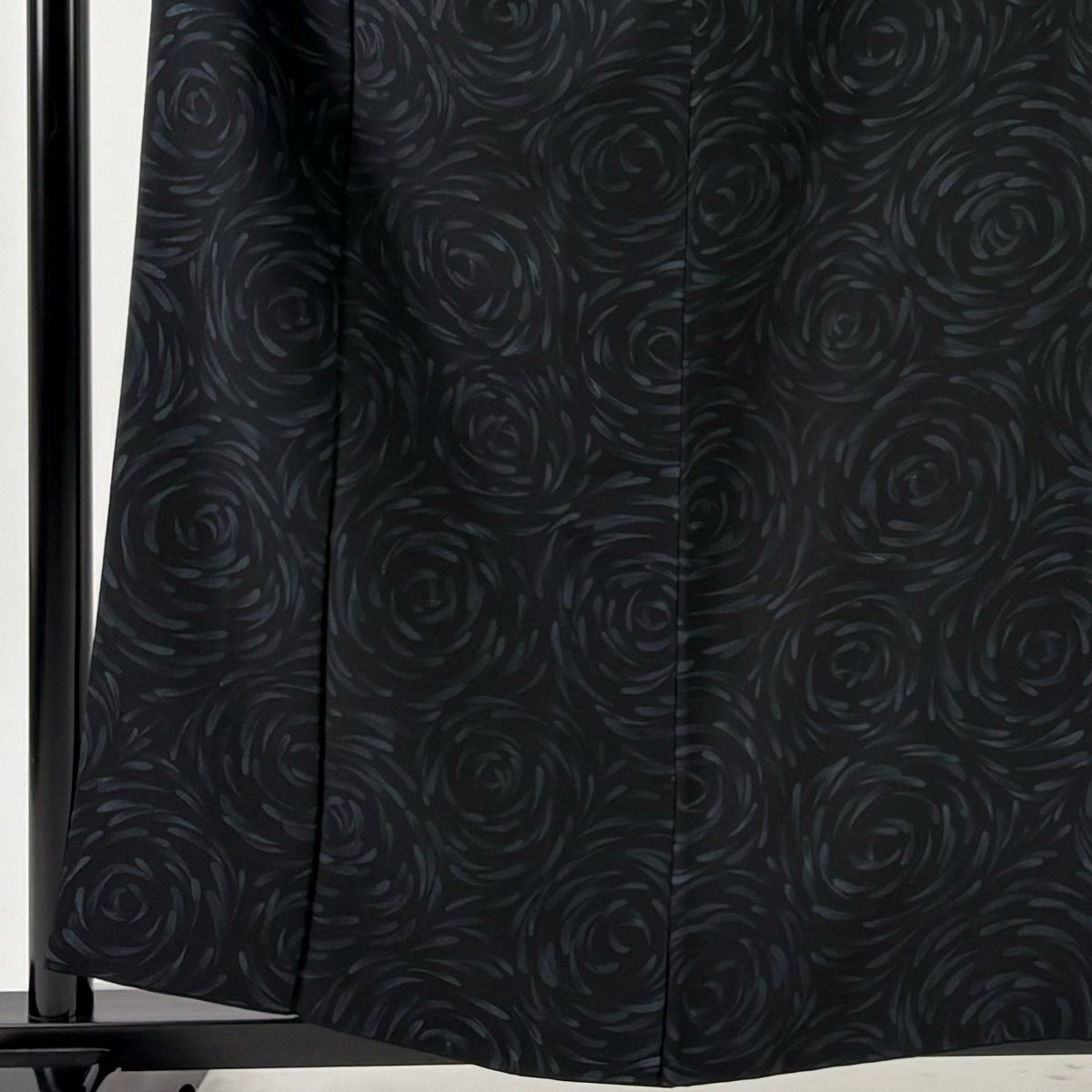 小紋 身丈159 cm 裄丈65.5 M 袷 花井幸子 落款 花 黒 正絹