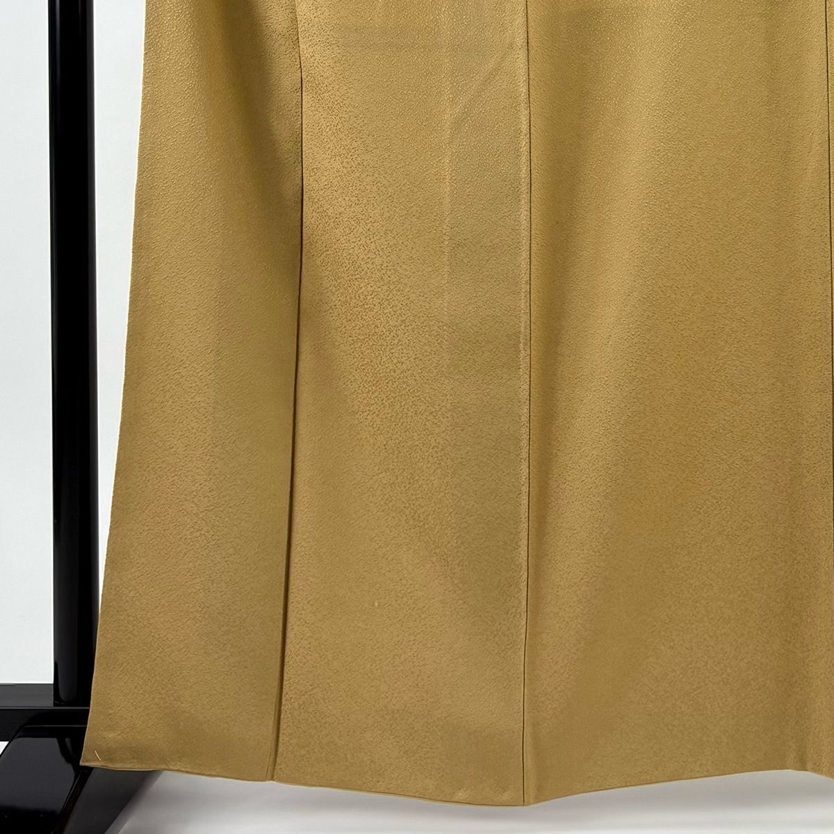 色無地 身丈163 cm 裄丈67.5 L 袷 百貫達雄 落款 地紋 黄土色 正絹