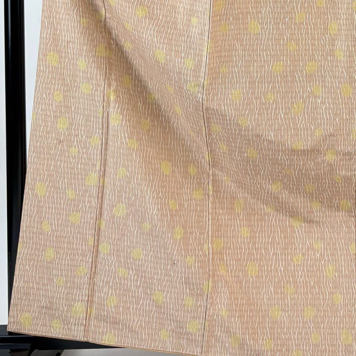 小紋 身丈164 cm 裄丈63.5 S 袷 伊那紬地 証紙 幾何学模様 よろけ縞 薄茶色 正絹