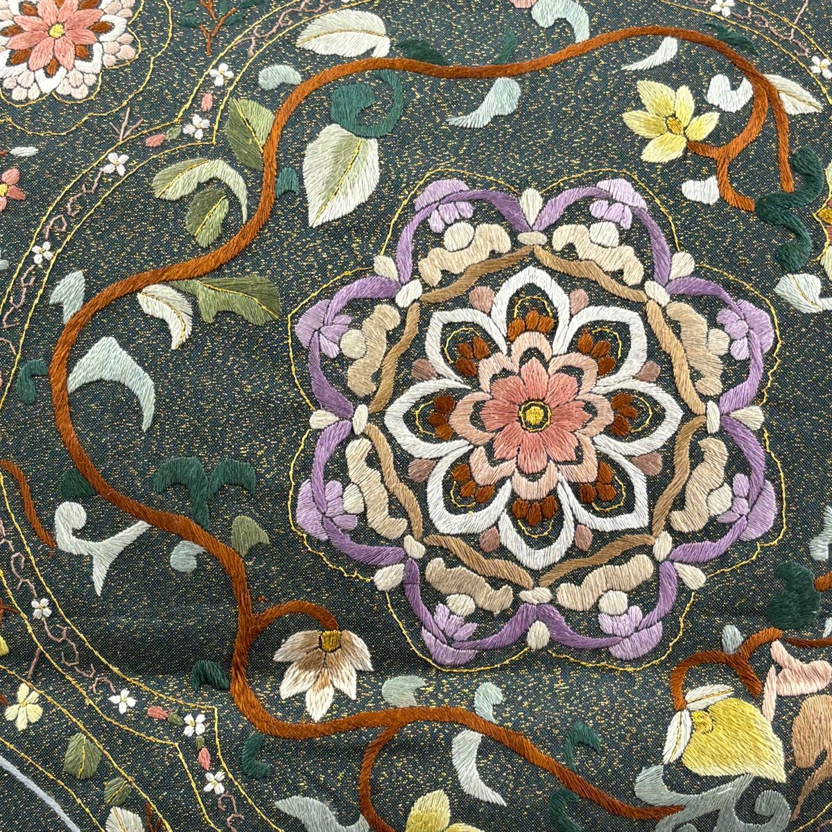 袋帯 華文 草花 金糸 刺繍 緑 六通 正絹