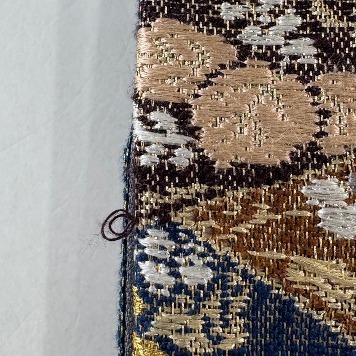 袋帯 秀品 裂取正倉院文 草花 刺繍 金糸 茶色 六通 正絹 【中古