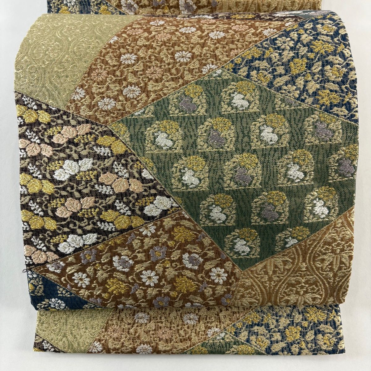 袋帯 秀品 裂取正倉院文 草花 刺繍 金糸 茶色 六通 正絹 【中古