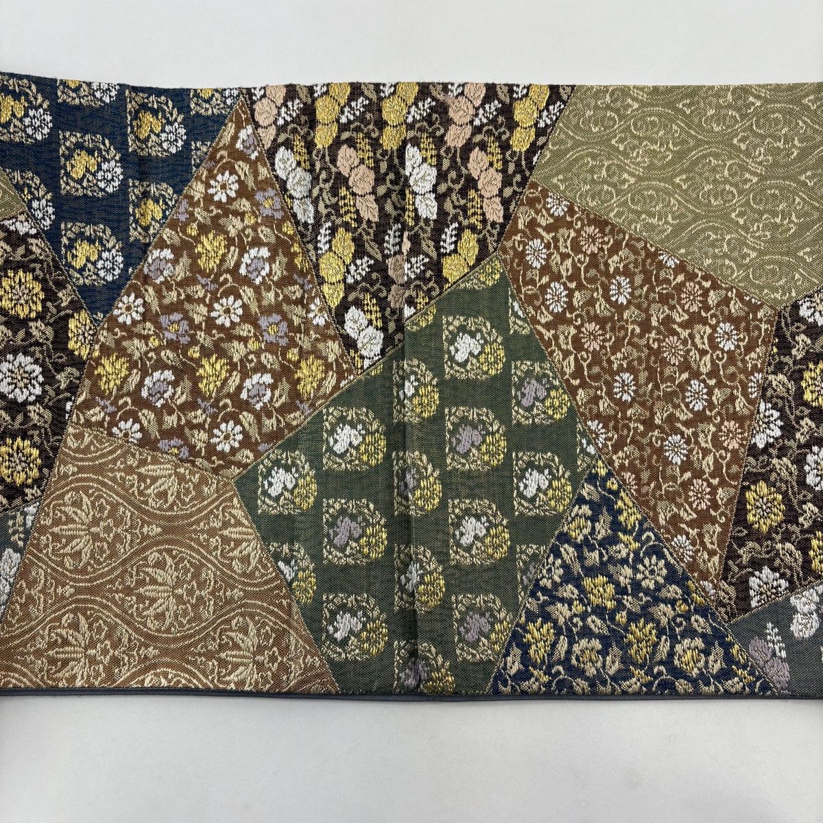 袋帯 秀品 裂取正倉院文 草花 刺繍 金糸 茶色 六通 正絹 【中古