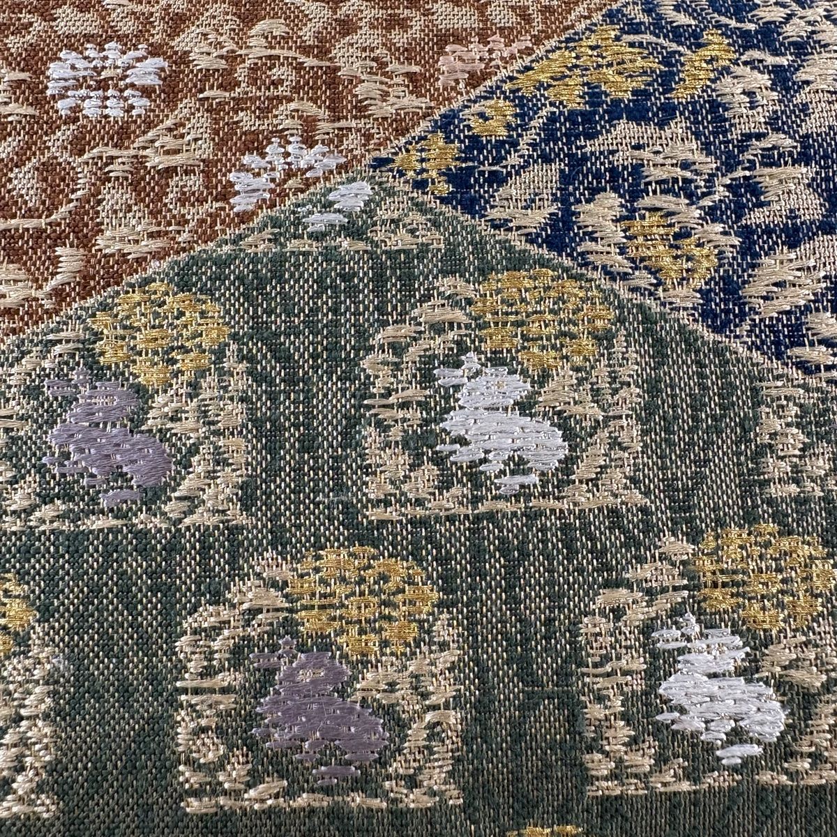 袋帯 秀品 裂取正倉院文 草花 刺繍 金糸 茶色 六通 正絹 【中古