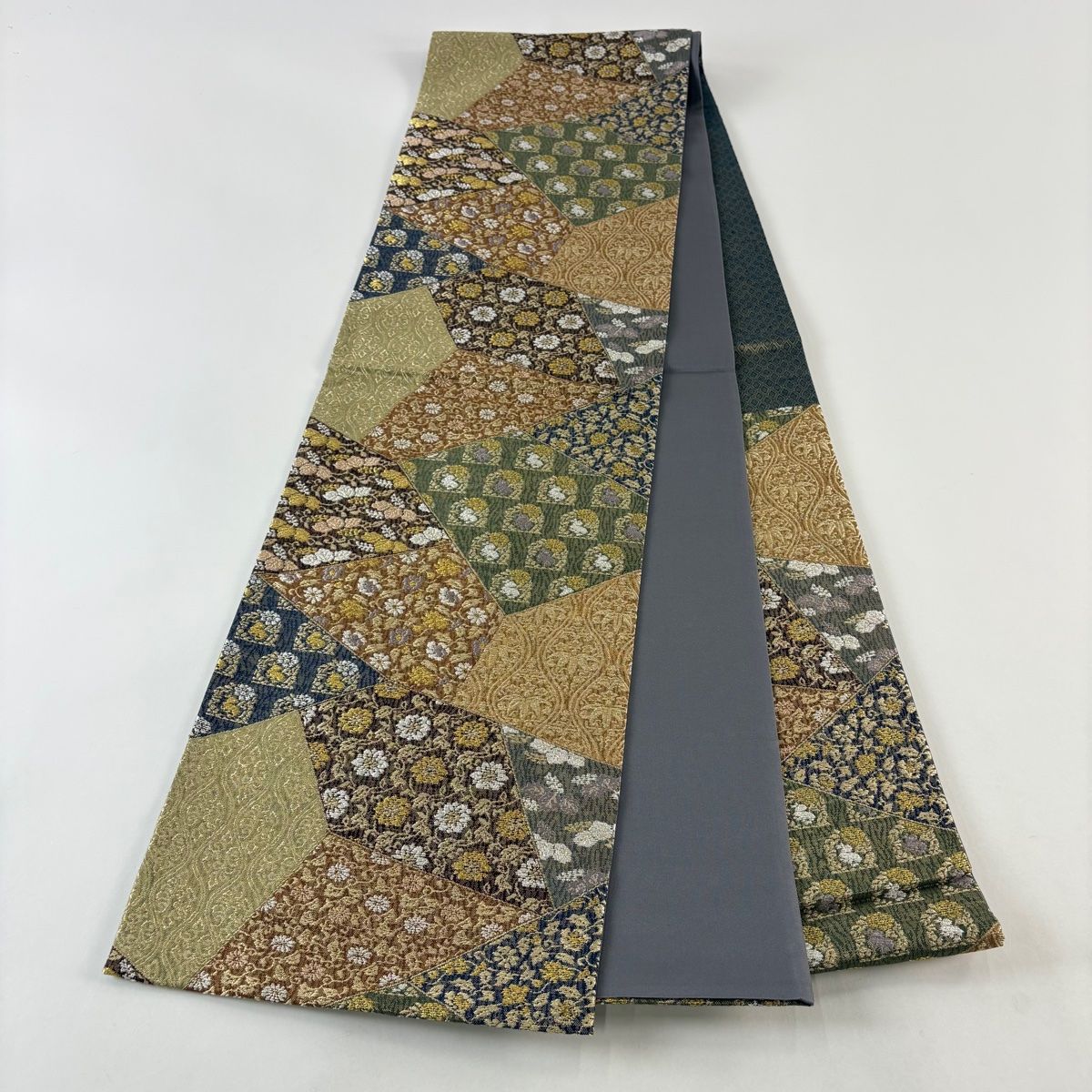 袋帯 秀品 裂取正倉院文 草花 刺繍 金糸 茶色 六通 正絹 【中古