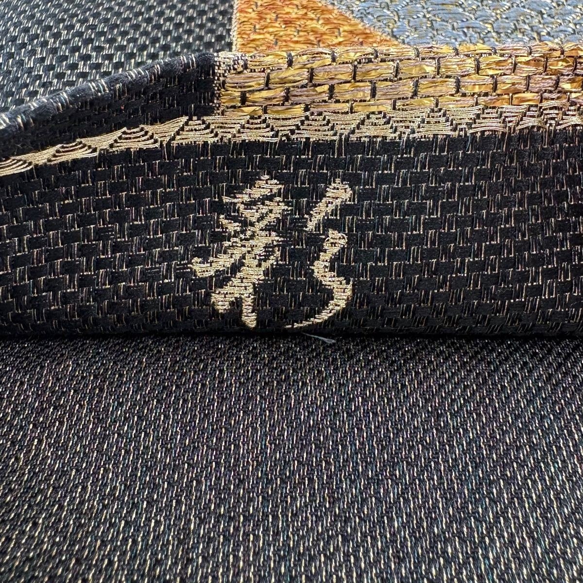 美品】 袋帯 秀品 彩 縞 幾何学模様 金糸 箔 黒 六通 正絹 【中古