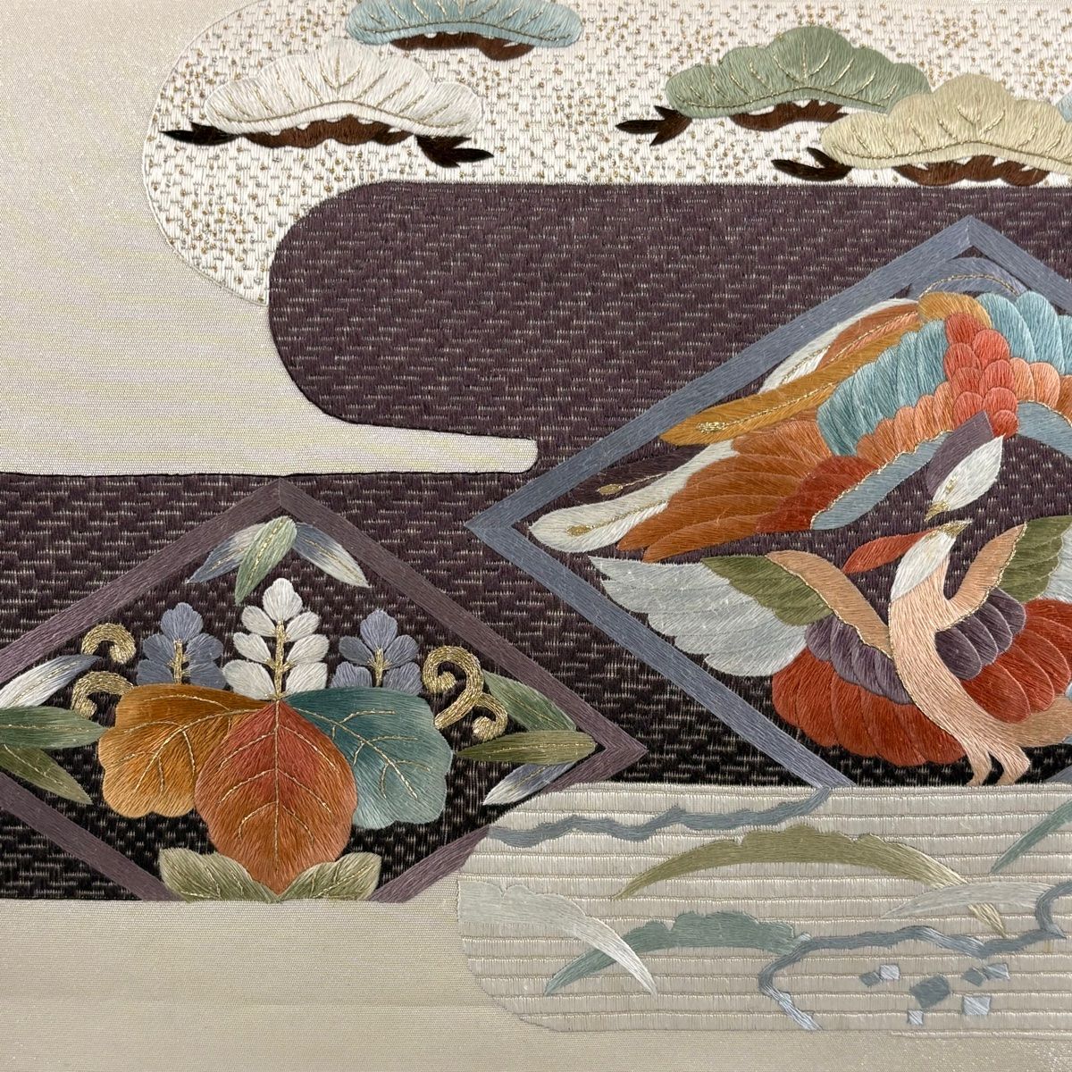 美品】 袋帯 秀品 向かい鳥 ヱ霞 金糸 刺繍 銀色 お太鼓柄 正絹 【中古