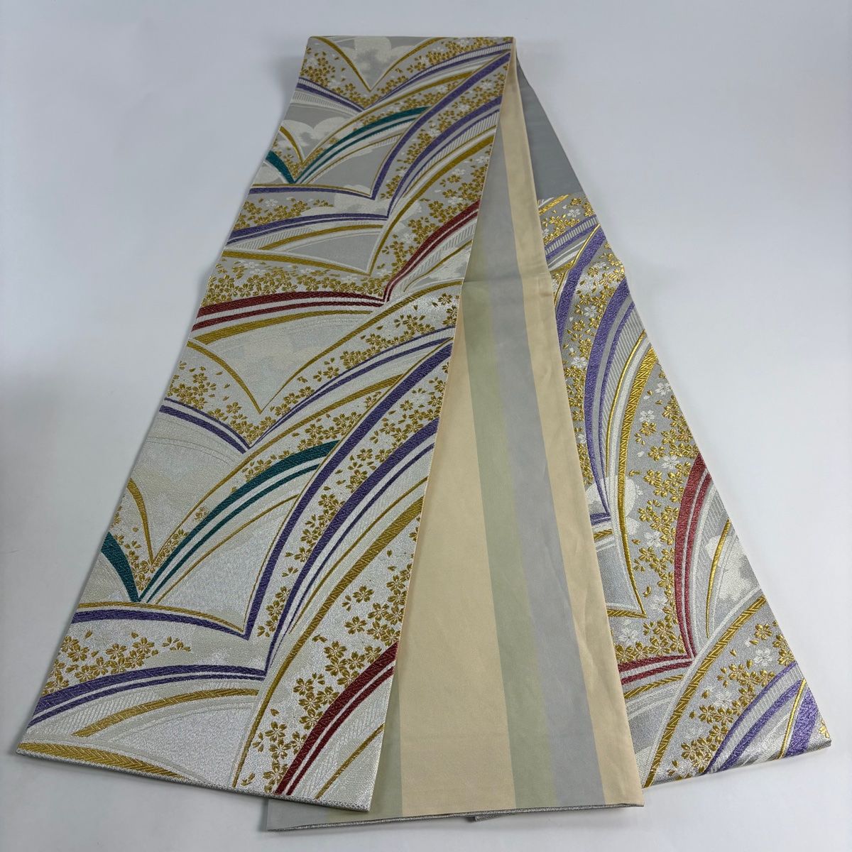 美品】 袋帯 秀品 振袖向き 桜 幾何学 金銀糸 刺繍 銀色 六通 正絹