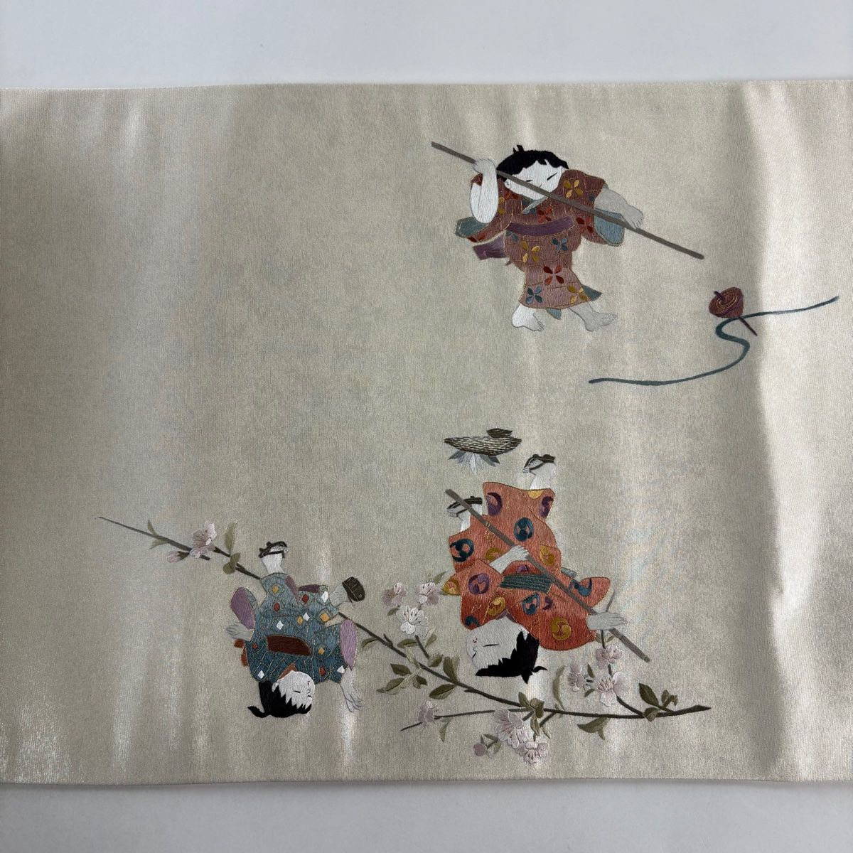 美品】 袋帯 秀品 童 草花 刺繍 金糸 クリーム お太鼓柄 正絹 【中古