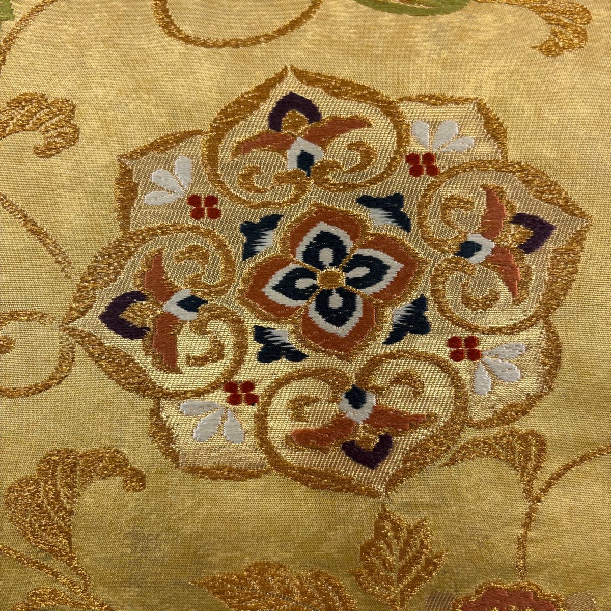 美品】 袋帯 秀品 花唐草 華文 金糸 箔 金色 六通 正絹 【中古