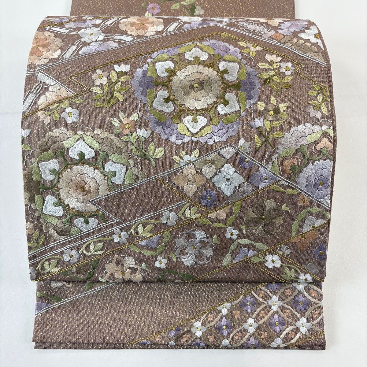 美品】 袋帯 秀品 華文 草花 刺繍 金通し 薄小豆 六通 正絹 【】