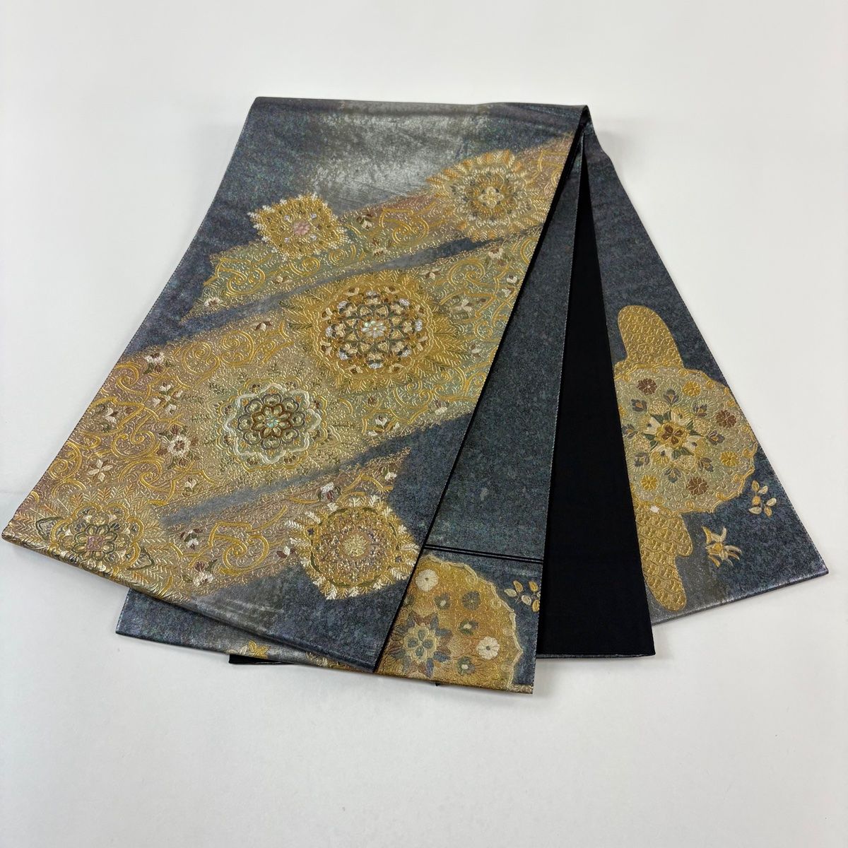 袋帯 秀品 華文 唐草 螺鈿 金彩 銀色 お太鼓柄 正絹 【中古】 - メルカリ