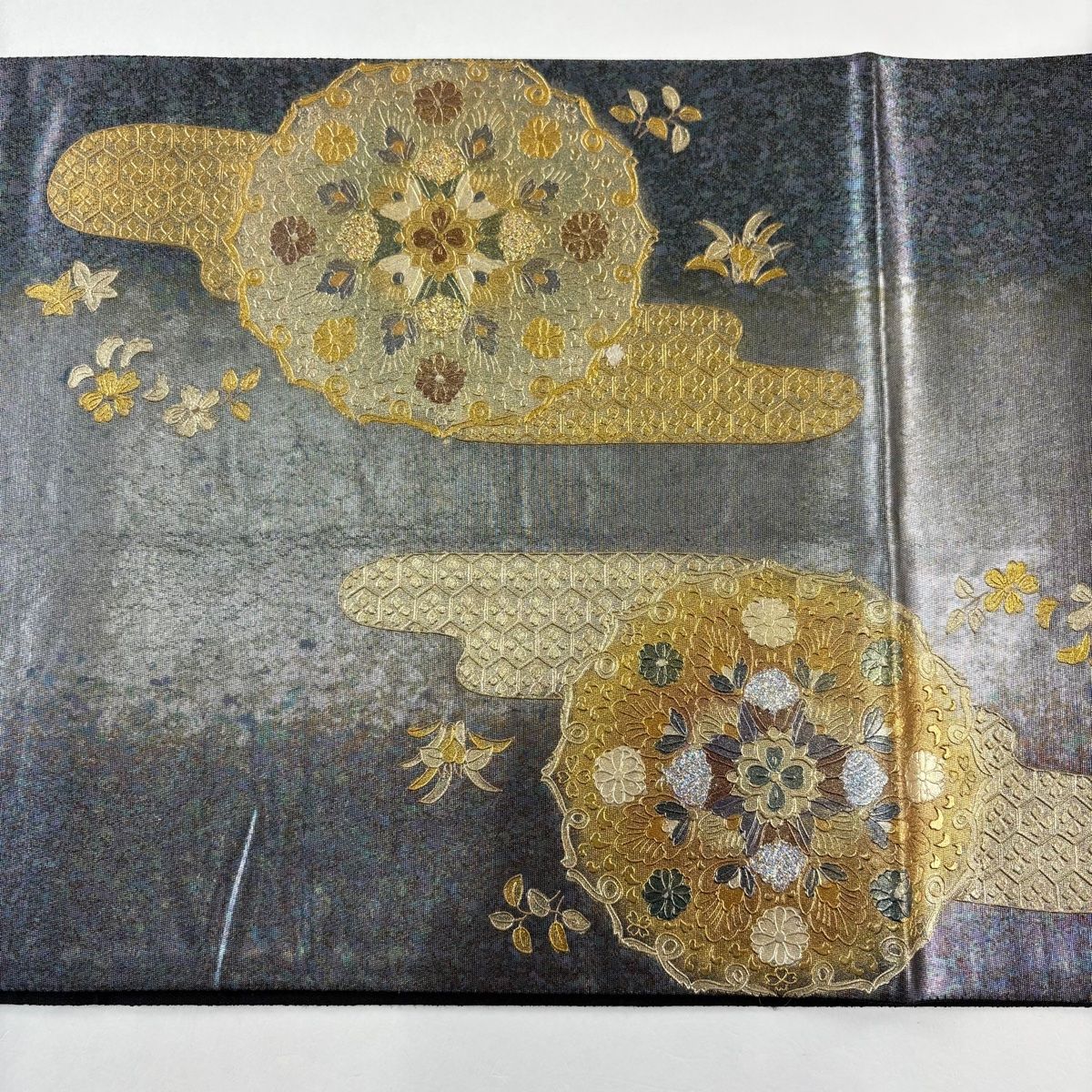 袋帯 秀品 華文 唐草 螺鈿 金彩 銀色 お太鼓柄 正絹 【中古】 - メルカリ