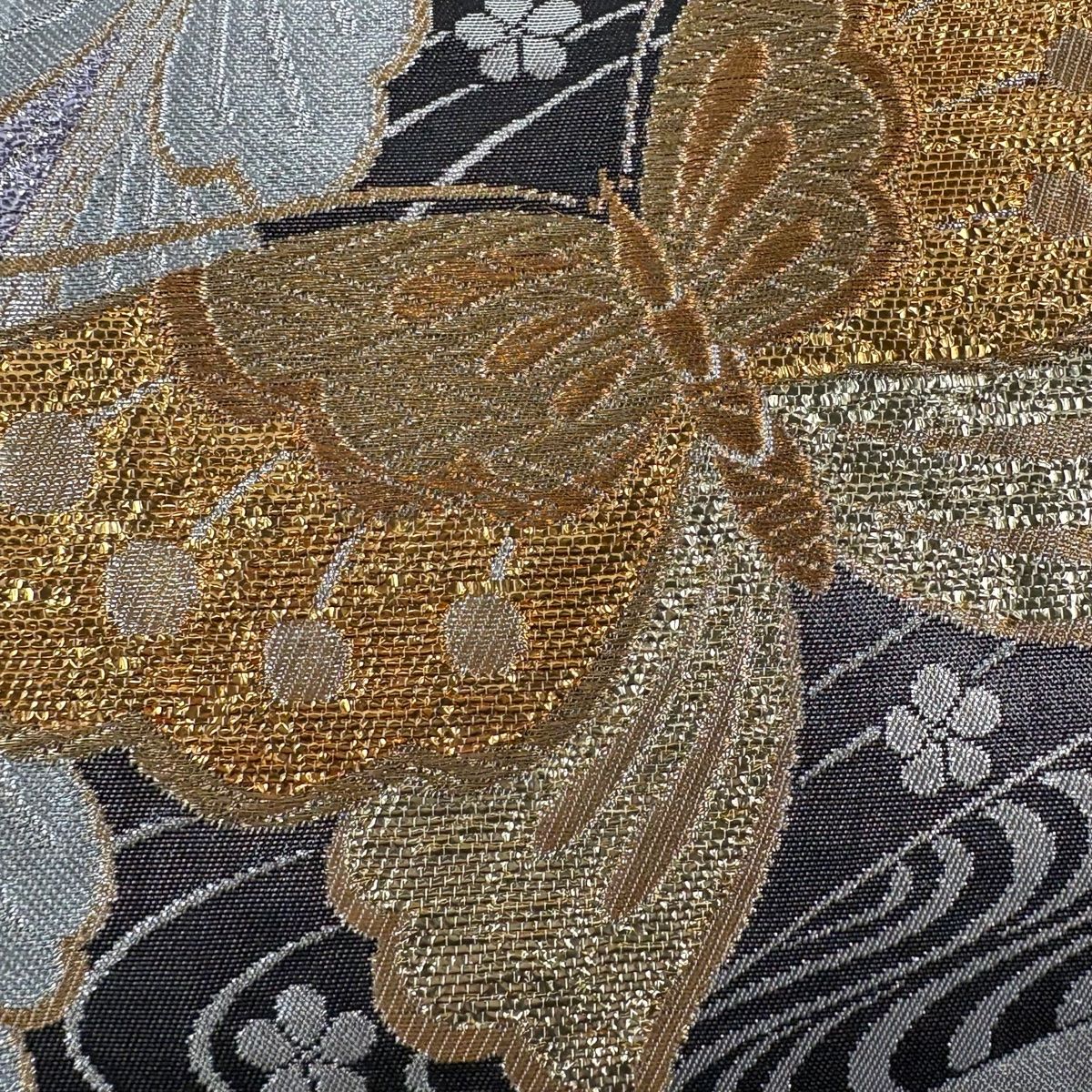 袋帯 秀品 蝶 藤 金銀糸 箔 銀色 六通 正絹 【中古】 - メルカリ