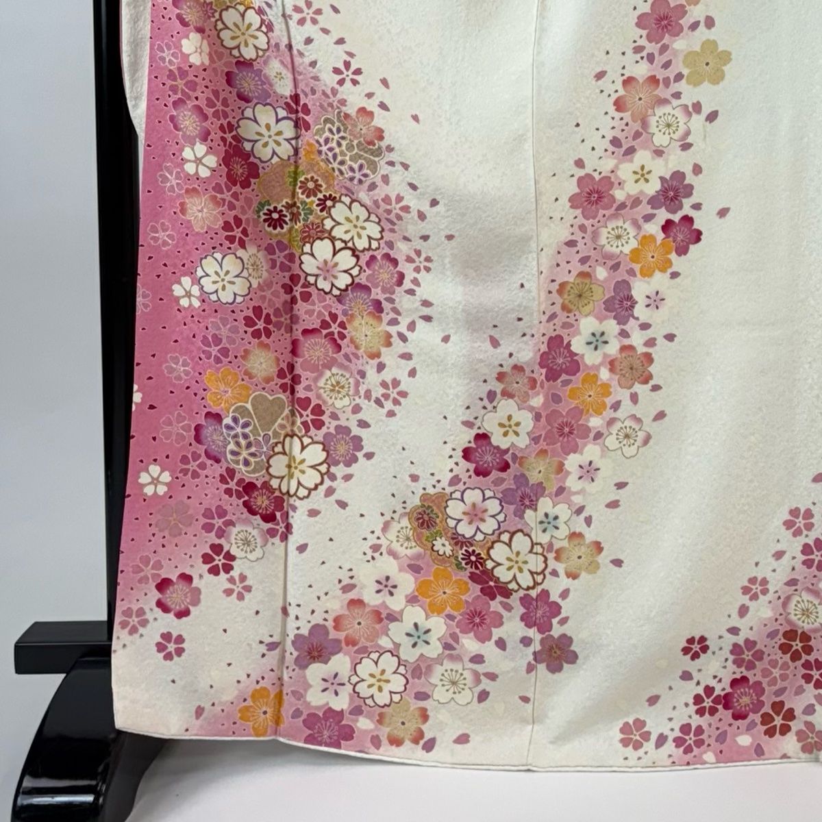 振袖 身丈171 cm 裄丈68.5 L 袷 桜 花びら 金彩 金通し クリーム 正絹 秀品