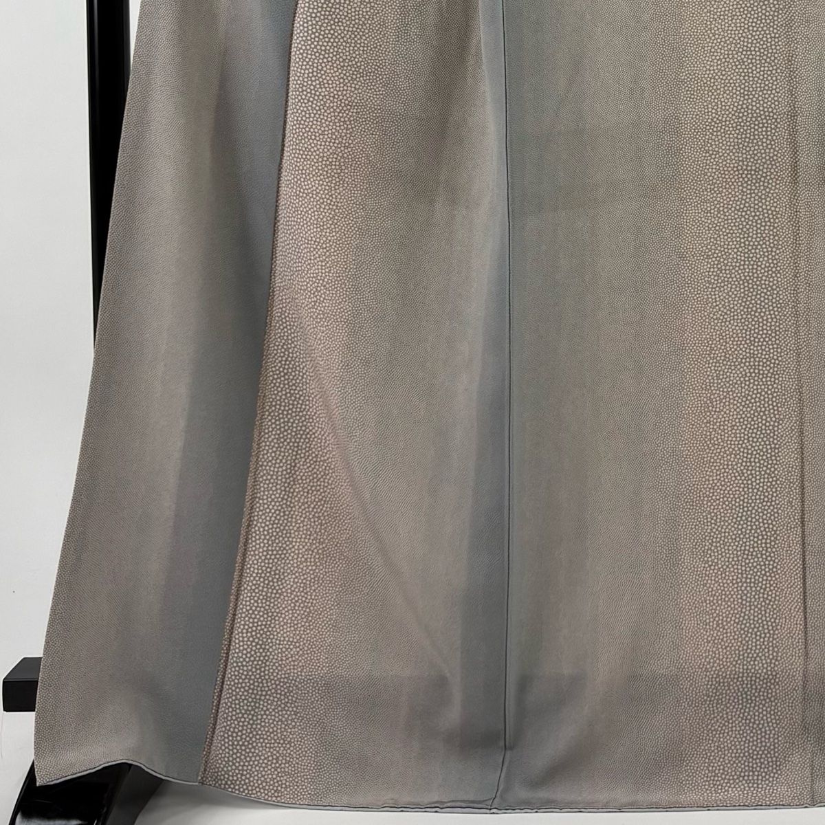 小紋 身丈167 cm 裄丈68.5 L 袷 落款 幾何学 ドット ぼかしぼかし 灰色 正絹 秀品