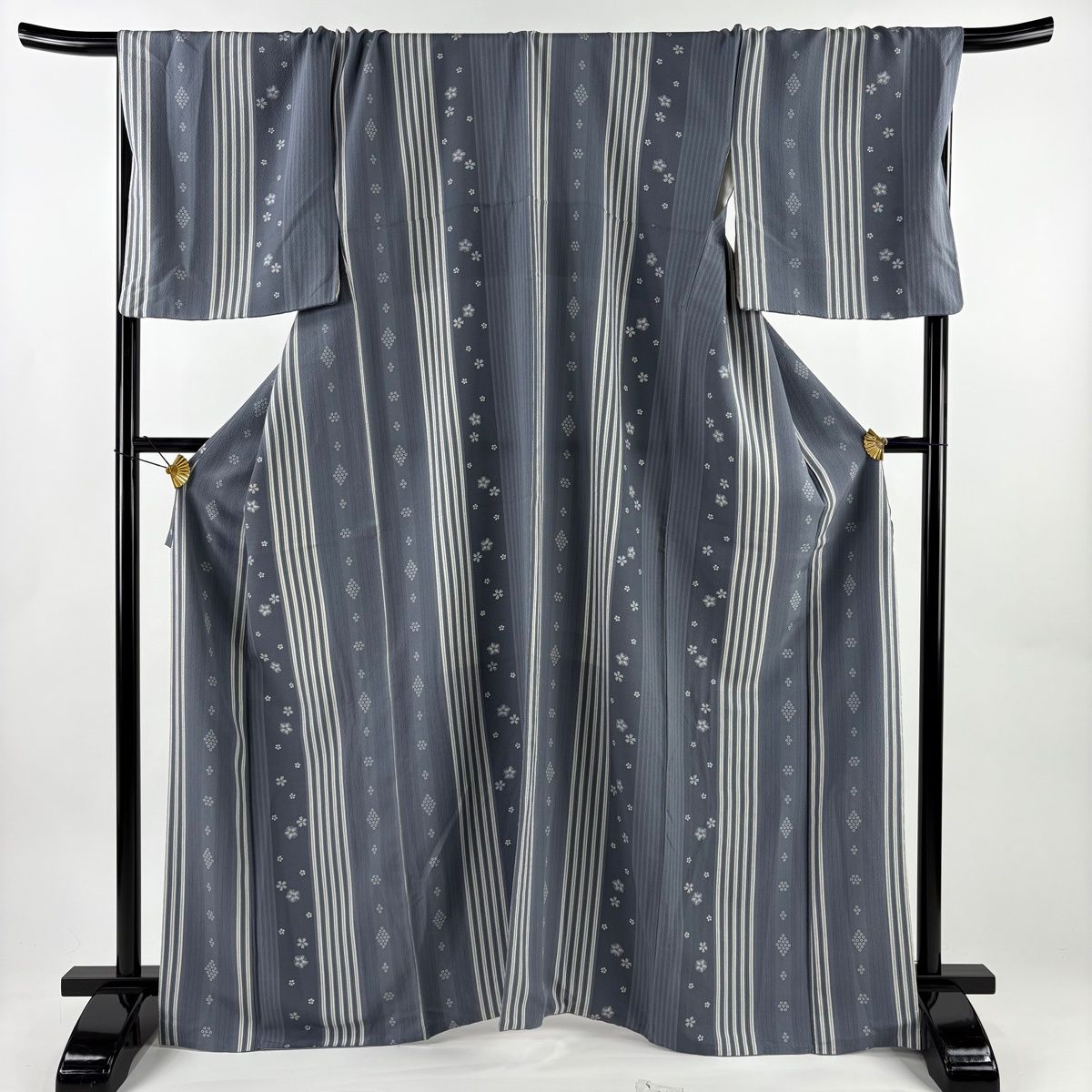 小紋 身丈167cm 裄丈71cm L 袷 縦縞 桜 縮緬 灰色 正絹 秀品 【中古