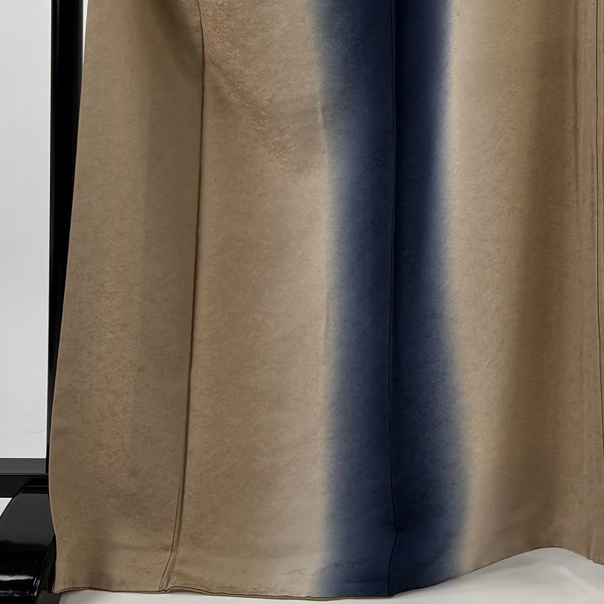 小紋 身丈170 cm 裄丈69.5 L 袷 地紋 縦ぼかし 薄茶色 正絹 秀品