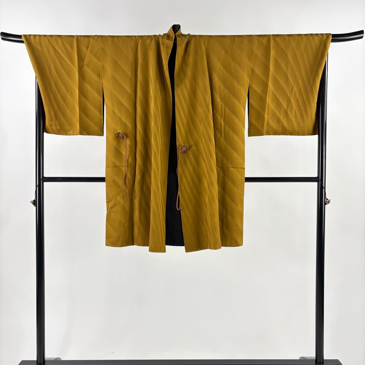 美品】 道中着 身丈97.5cm 裄丈70.5cm L 和装コート 地紋 山吹茶色