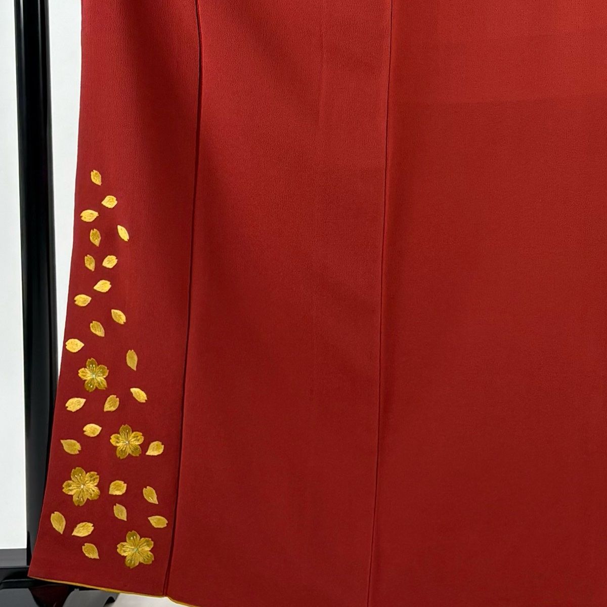 振袖 身丈164 cm 裄丈64.5 M 袷 桜 桜の花びら 刺繍 縮緬 赤 正絹 秀品