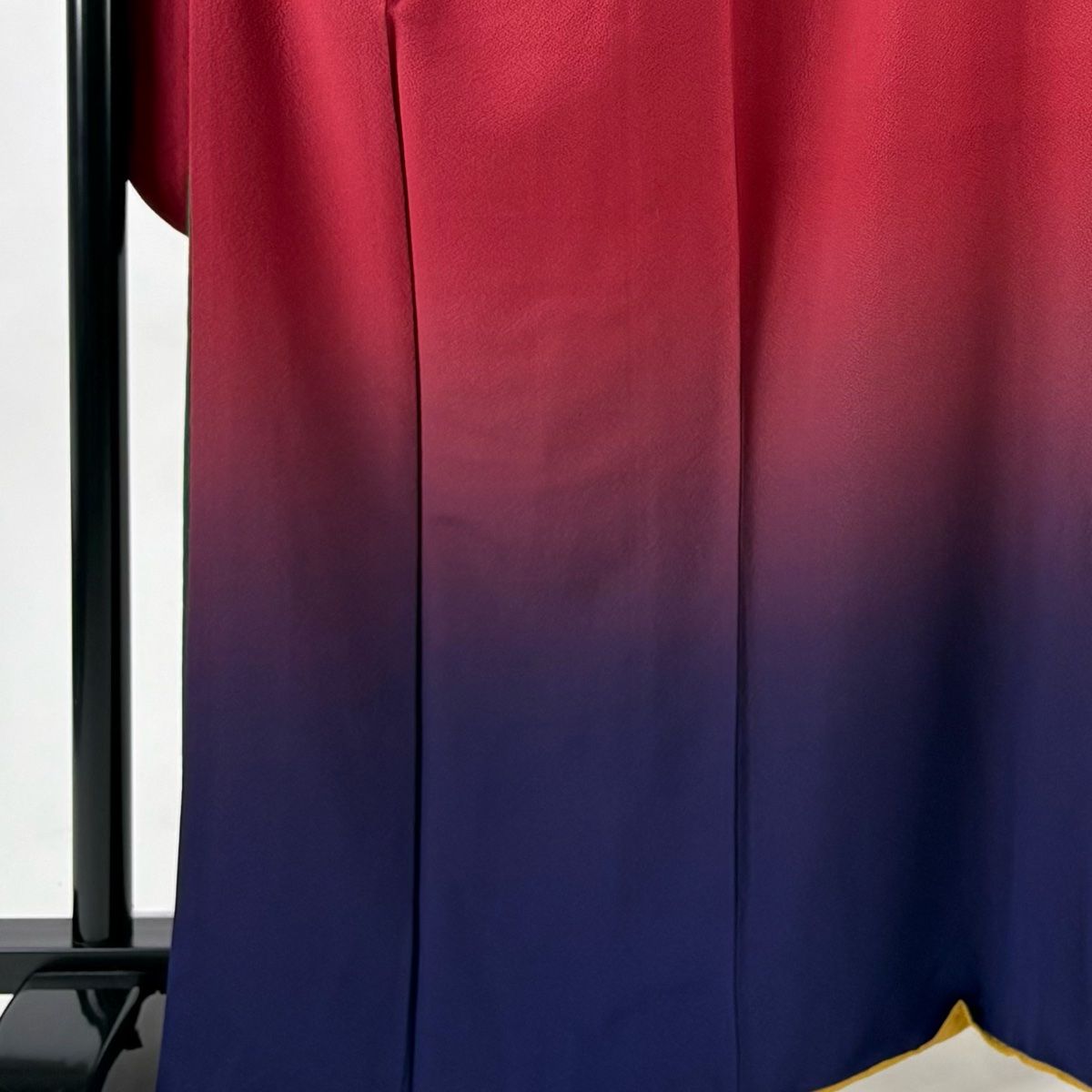 振袖 身丈166.5 cm 裄丈69 L 袷 ぼかし柄 縮緬 えんじ色 正絹 秀品