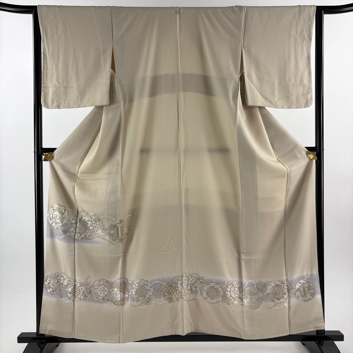 色留袖 身丈158 5 cm 裄丈64 M 袷 鏡裏文 華文 金糸 刺繍 ベージュ 正絹 秀品 一つ紋