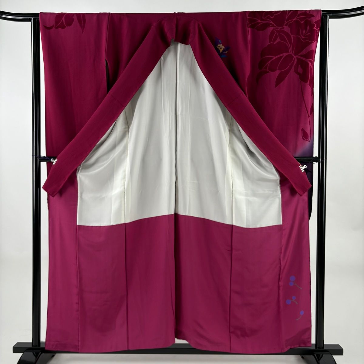  振袖 身丈157.5 cm 裄丈65 M 袷 蝶 葉と実 金彩 ぼかし 赤紫 正絹 秀品 振袖 着物