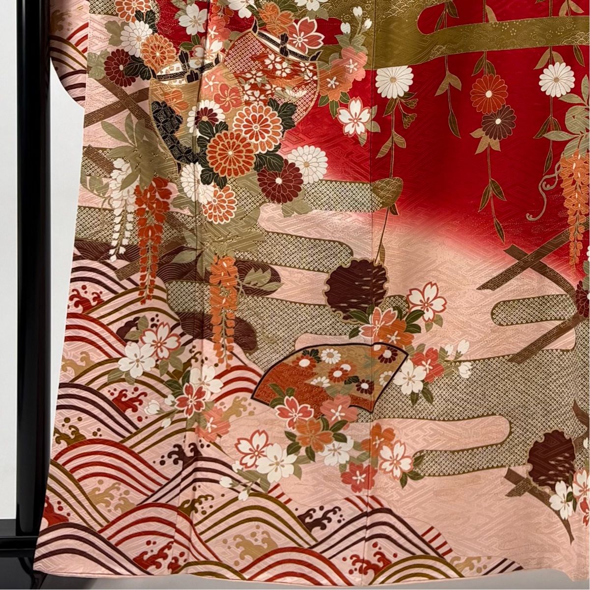 振袖 身丈161 cm 裄丈64.5 M 袷 菊 糸巻き 金彩 ぼかし 赤 正絹 秀品
