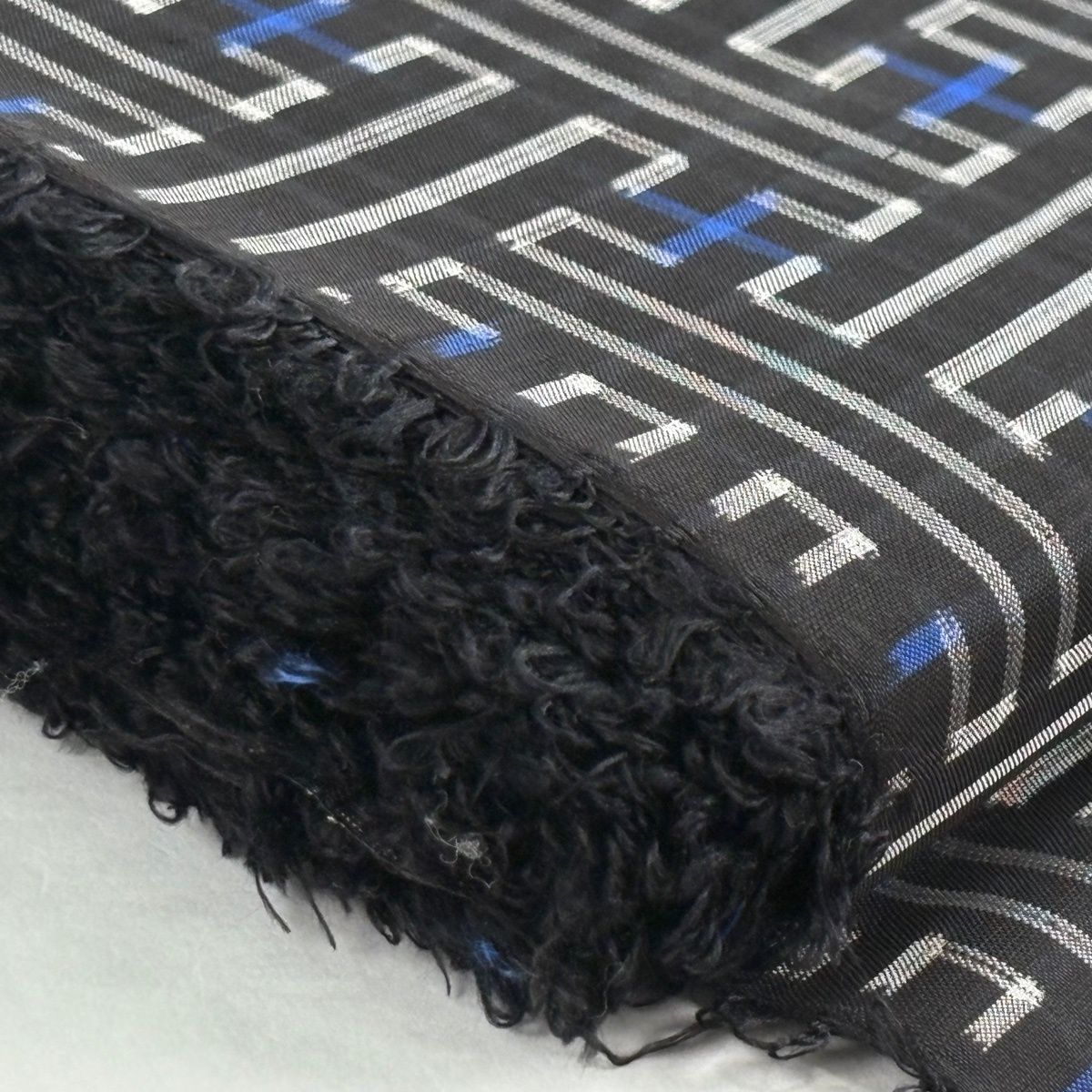 反物 逸品 大島紬 証紙有り 幾何学模様 墨色 正絹 【中古】 - メルカリ
