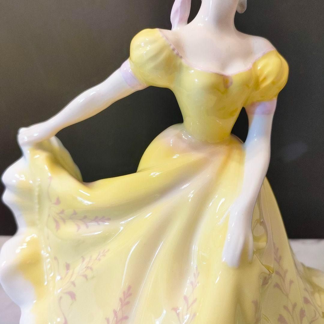 ロイヤルドルトン ニネット 陶器 エレガント ダンス ハンドペイント 人形 置物 ロイヤルドルトン ニネット 陶器 人形 置物 ハンドペイント エレガント