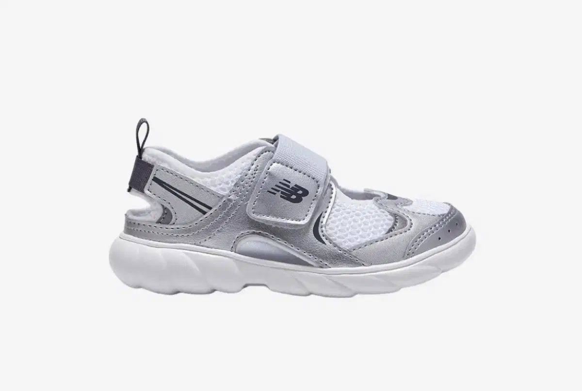 キッズ) ニューバランス フリー 920 サンダル シルバー