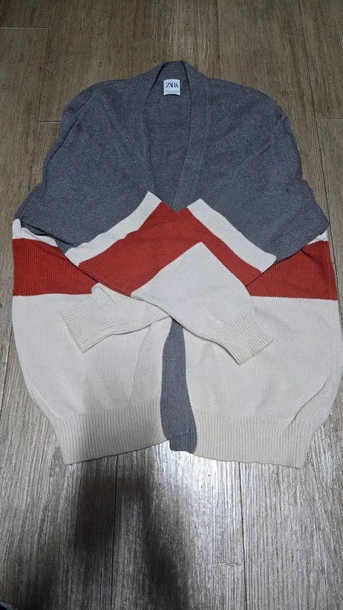 ザラ ノーボタン カーディガン