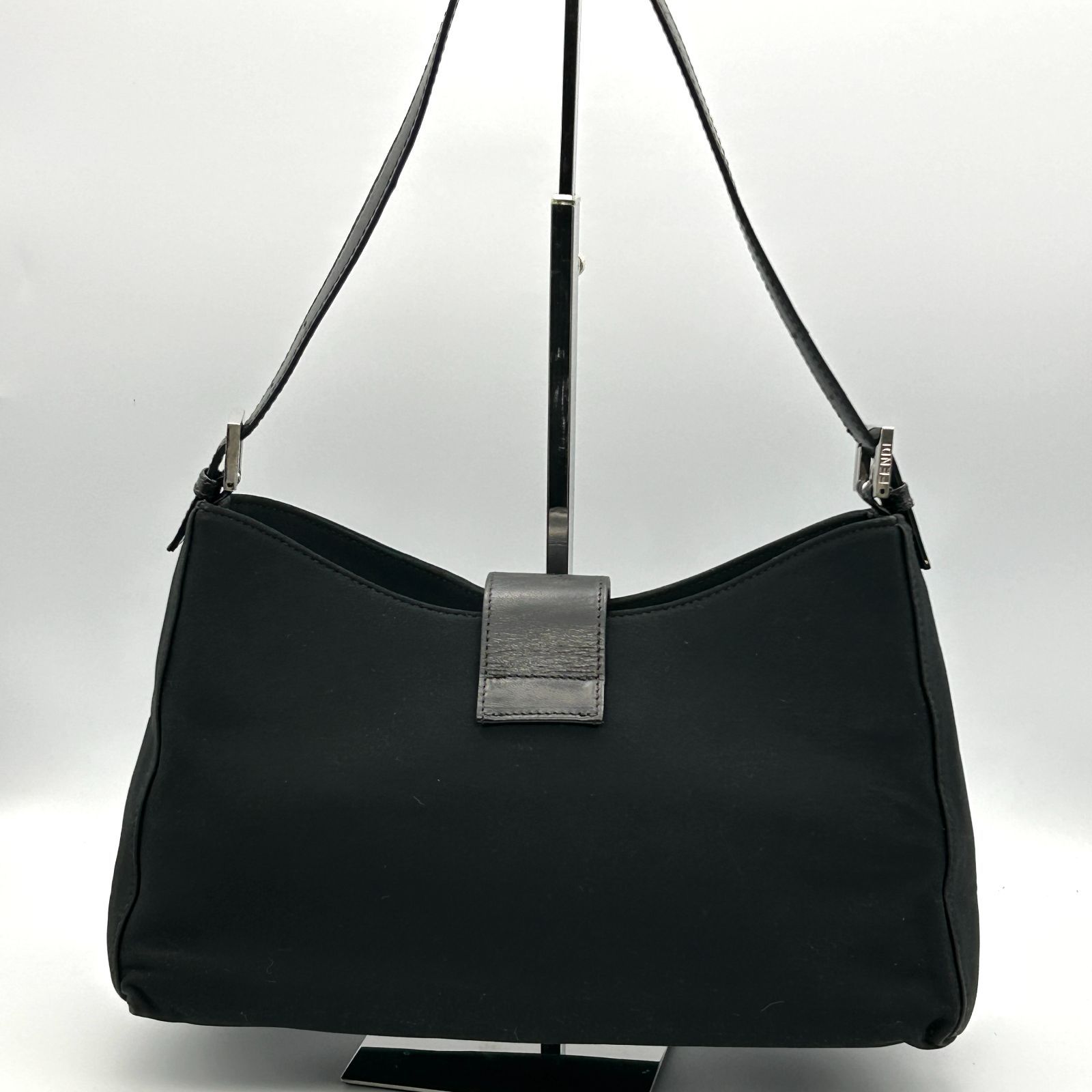 FENDI マンマバケット ブラック ワンショルダー シルバー FF 金具