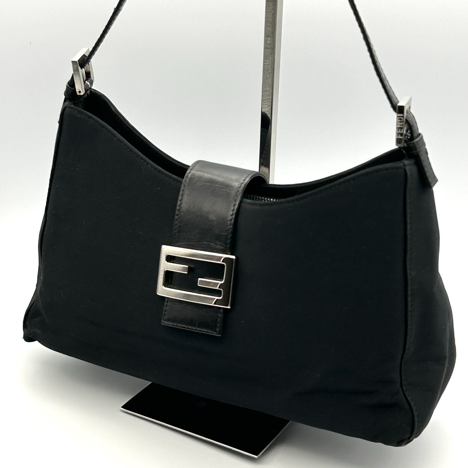 FENDI マンマバケット ブラック ワンショルダー シルバー FF 金具