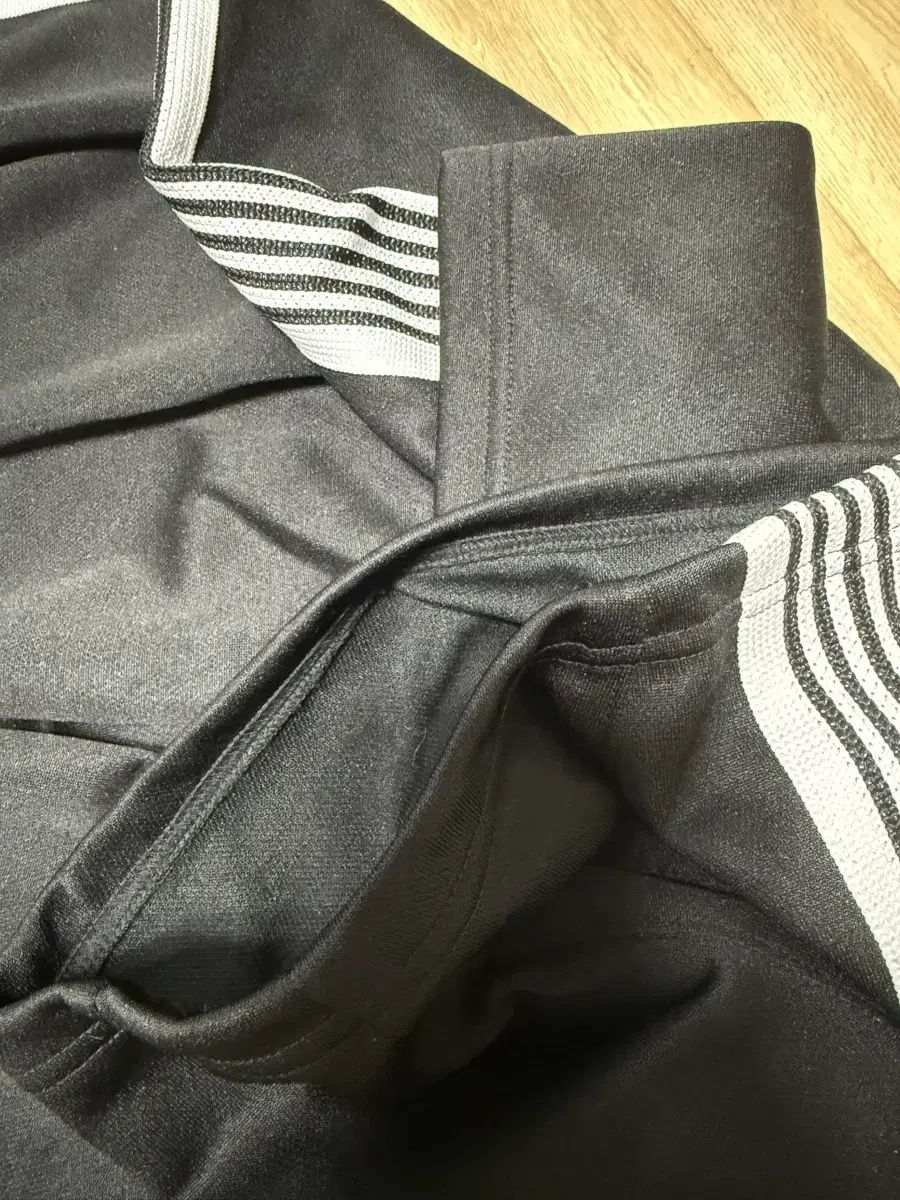 s ニードルズ HDトラックパンツ 黒白 ビバー ロイヤルブルー