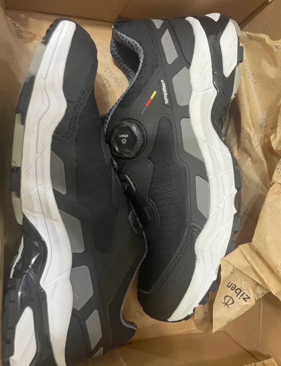 ジベン 軽量安全靴 ZB-2301 ブラック 定価12万