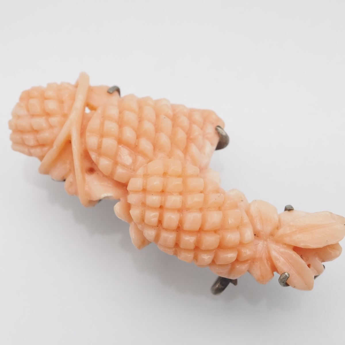 J 446 珊瑚 サンゴ 帯留め 松ぼっくり デザイン 和装小物 誕生石