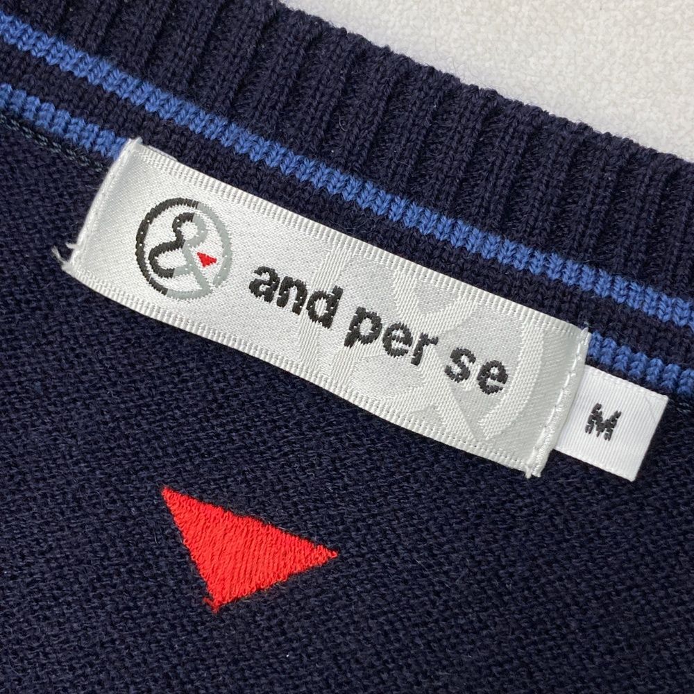 サイズ：M AND PER SE アンパスィ  ウール混 Vネック ニットセーター 総柄 ネイビー系 [240101577478] ゴルフウェア メンズ ストスト サイズ：M AND PER SE アンパスィ ウール混 Vネック ニットセーター 総