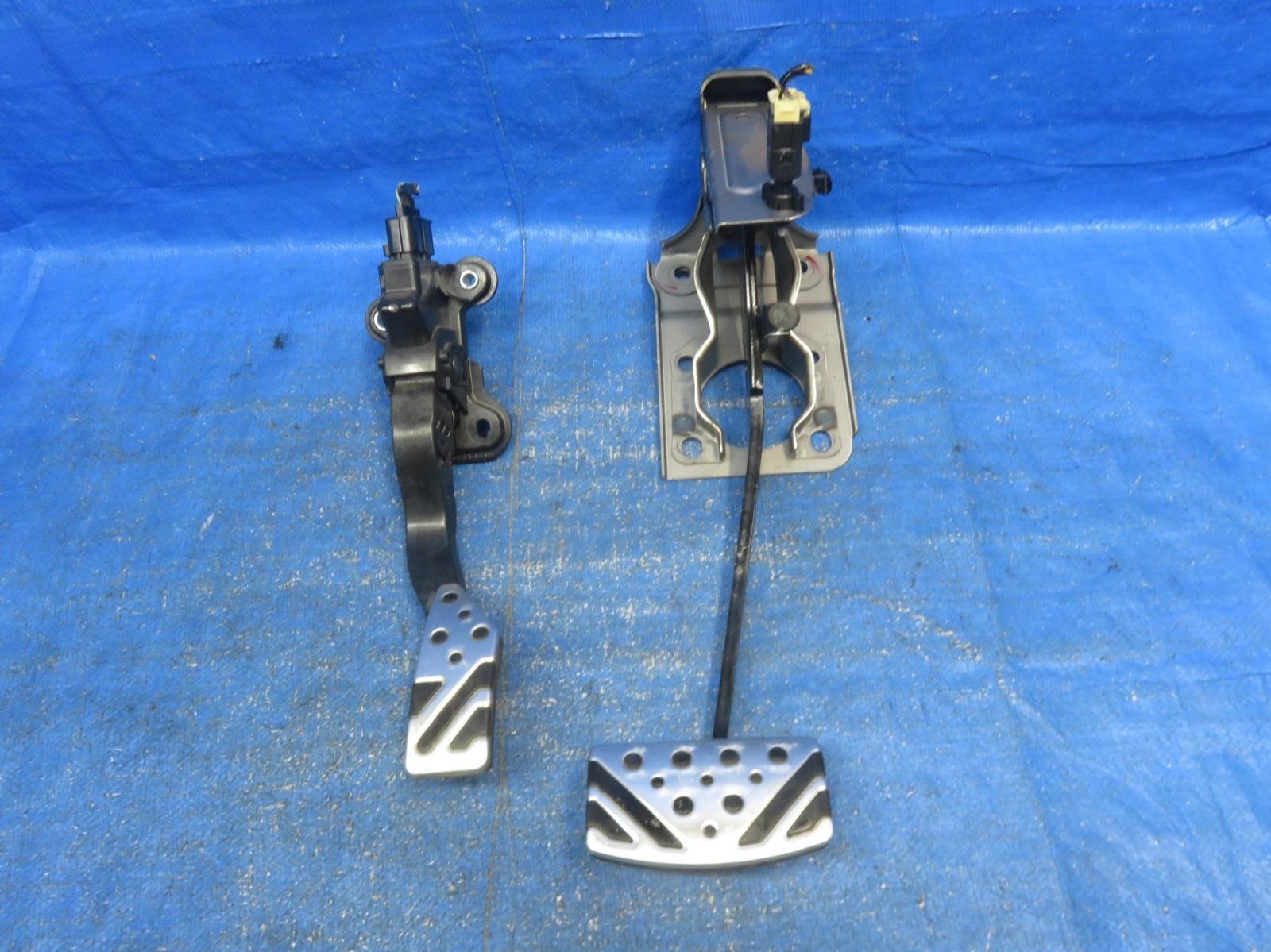 LA7839* 三菱 ランサーエボリューションX/CZ4A AT アクセルペダル