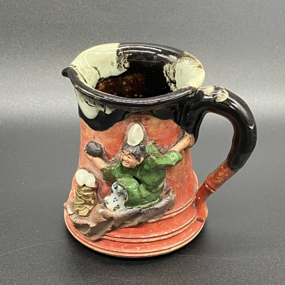 明治期 隅田焼 井上良斎 高浮彫人物図 水差し 花瓶 大日本 貝を掲げる