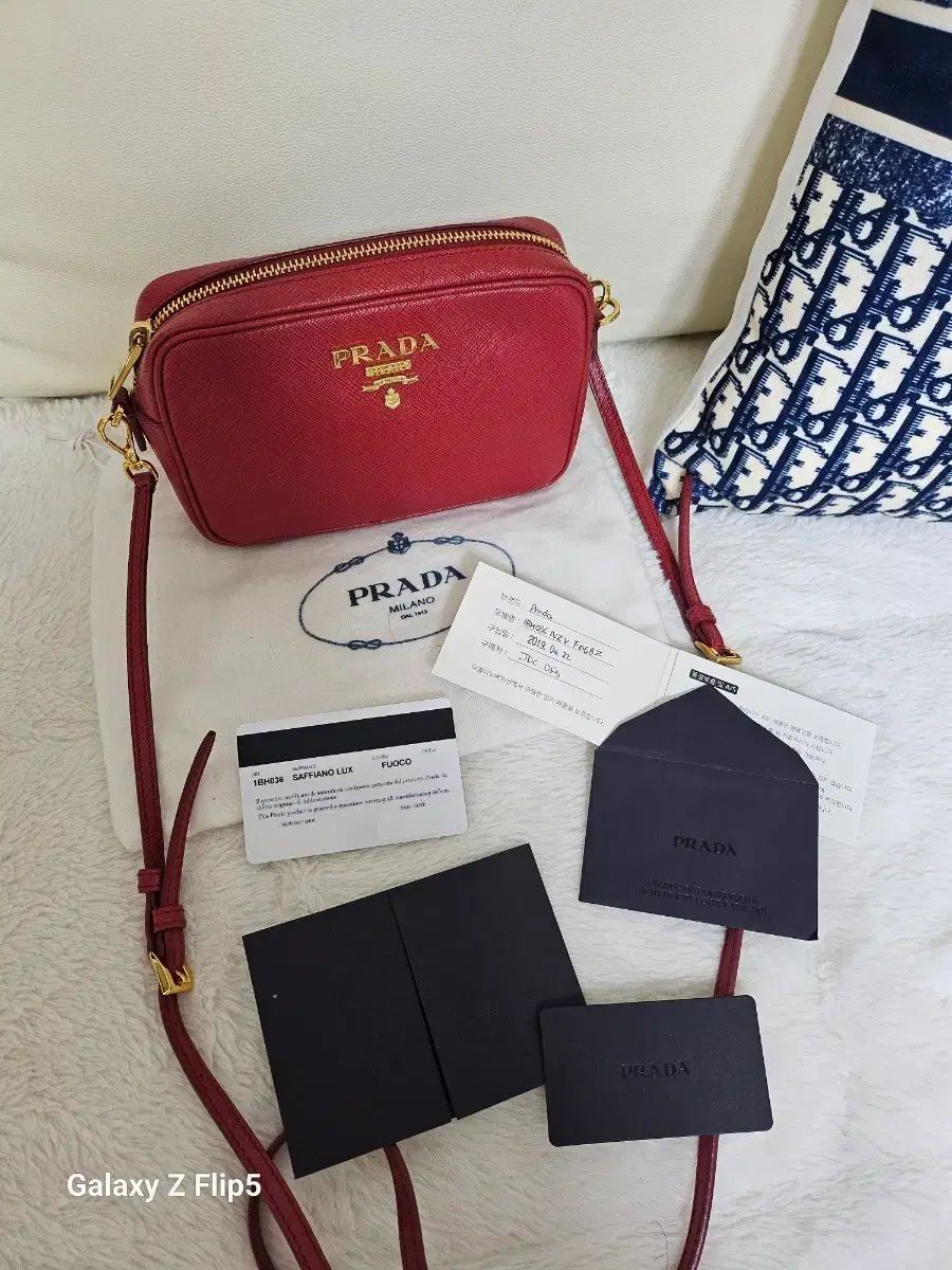 PRADA サフィアーノ ルクス カメラバッグ FUOCO