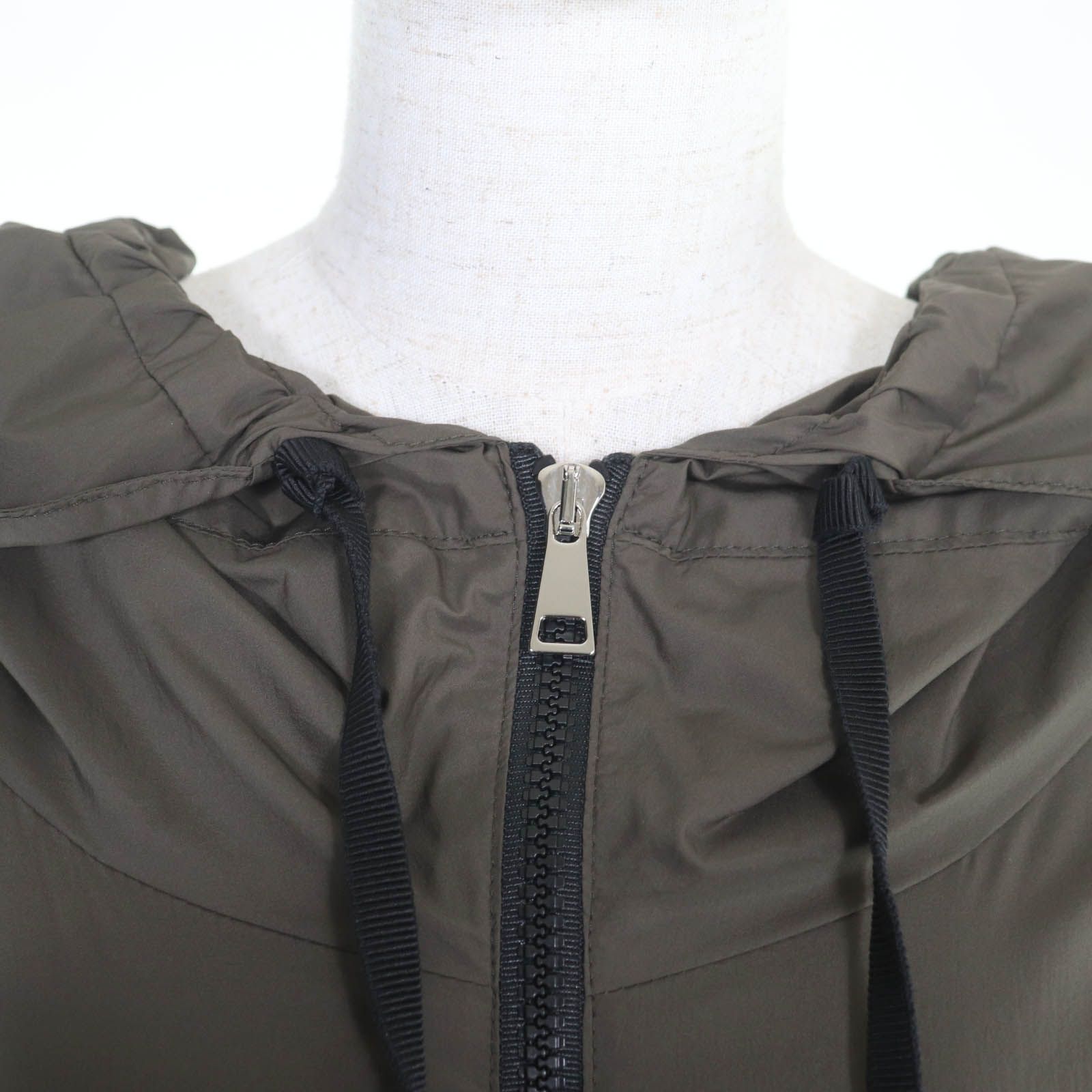 極美品◇MONCLER モンクレール NEWDELHI GIUBBOTTO ロゴワッペン フーデッド ナイロンコート モッズコート カーキ 0 正規品 レディース 極美品◇MONCLER モンクレール NEWDELHI GIUBBOTTO ロゴワッペン付