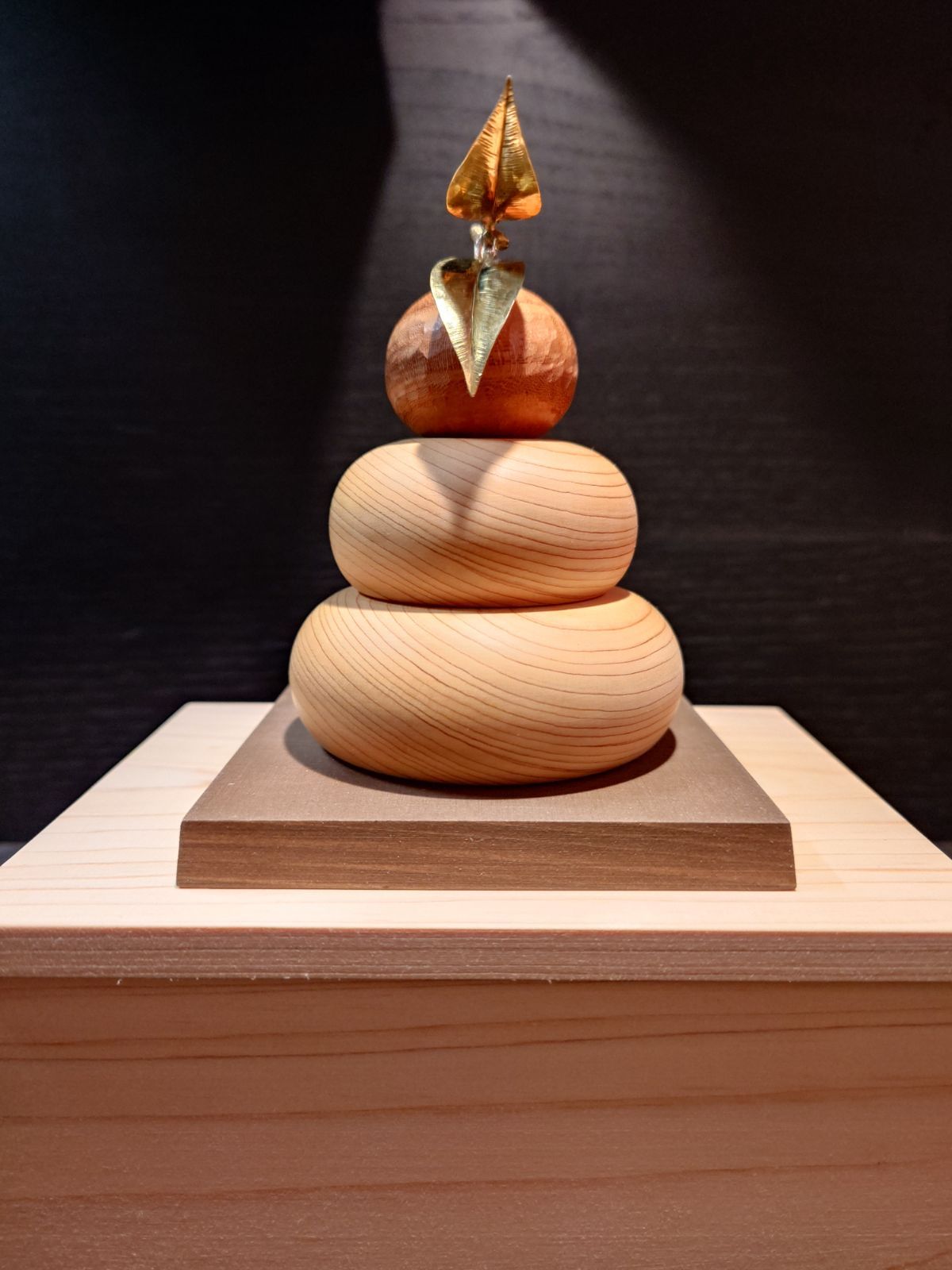 木製鏡餅飾り小size 橙手彫り 木箱入り 二枚葉タイプ - メルカリ