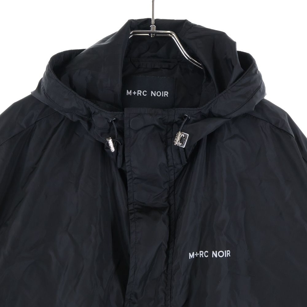 M+RC NOIR (マルシェノア) ロゴプリント ポリエステル フーデッド