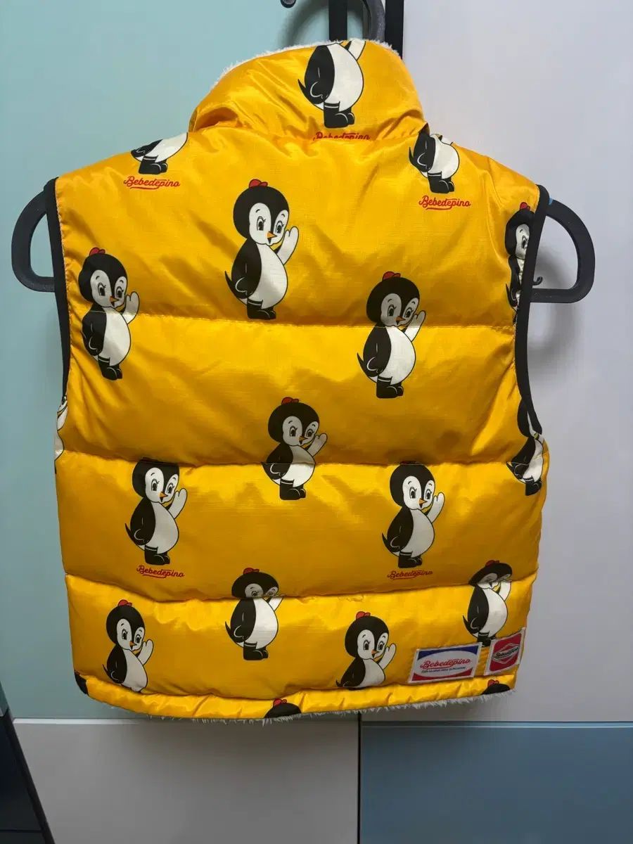 BEBE DE PINO ベベデピノ ペンギン イェロー リバーシブル ダウン ベスト 110 3回未満着用