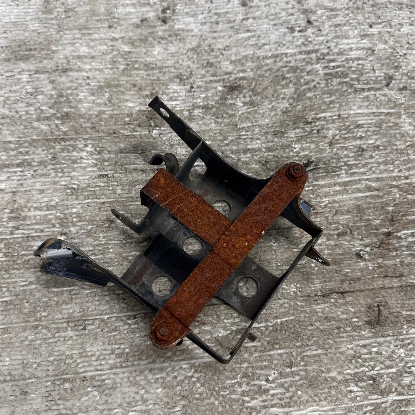 HONDA リード100 JF06 バッテリーケース ホンダ