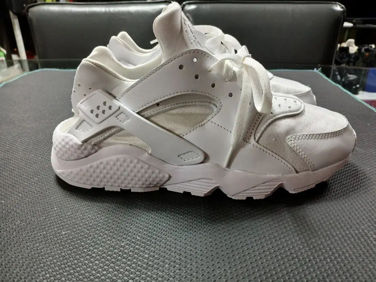 ナイキ エア ハラチ オールホワイト 255 265 칼발